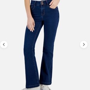 NWT Dollhouse Juniors' Curvy High-Rise Flare-Leg Jeans Size 9